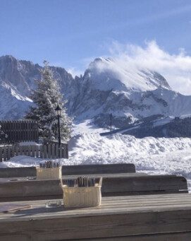 Widok na Dolomity w Alpe di Siusi